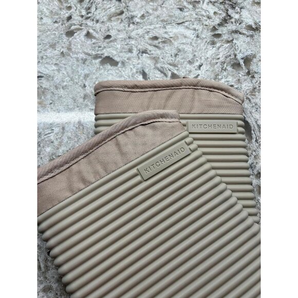 KitchenAid Ribbed Soft Silicone Oven Mitt Set, 7"x13", Milkshake 2 Count - Picture 7 of 11